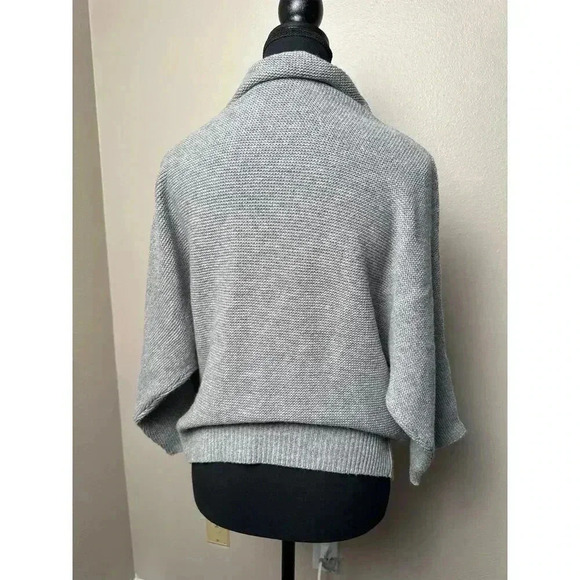 R Label Gray Short Sleeve Mock Sweater SZ Sm/Med - Picture 3 of 3
